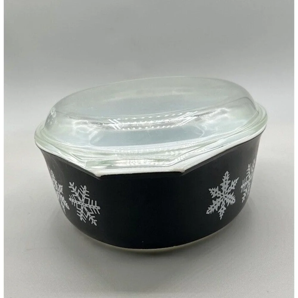 Vintage Pyrex Black‎ Snowflake 1.5 Quart Oval Casserole Dish with Lid